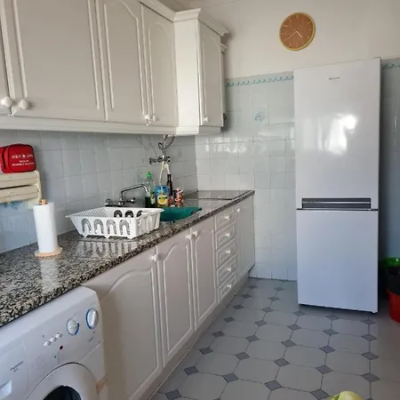 Timi's House - Espacoso A 350 M Da E Centro Da Velha