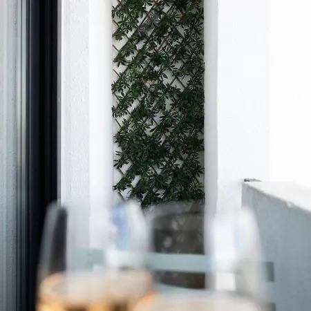 Timi's House - Espacoso A 350 M Da E Centro Da Velha アルブフェイラ